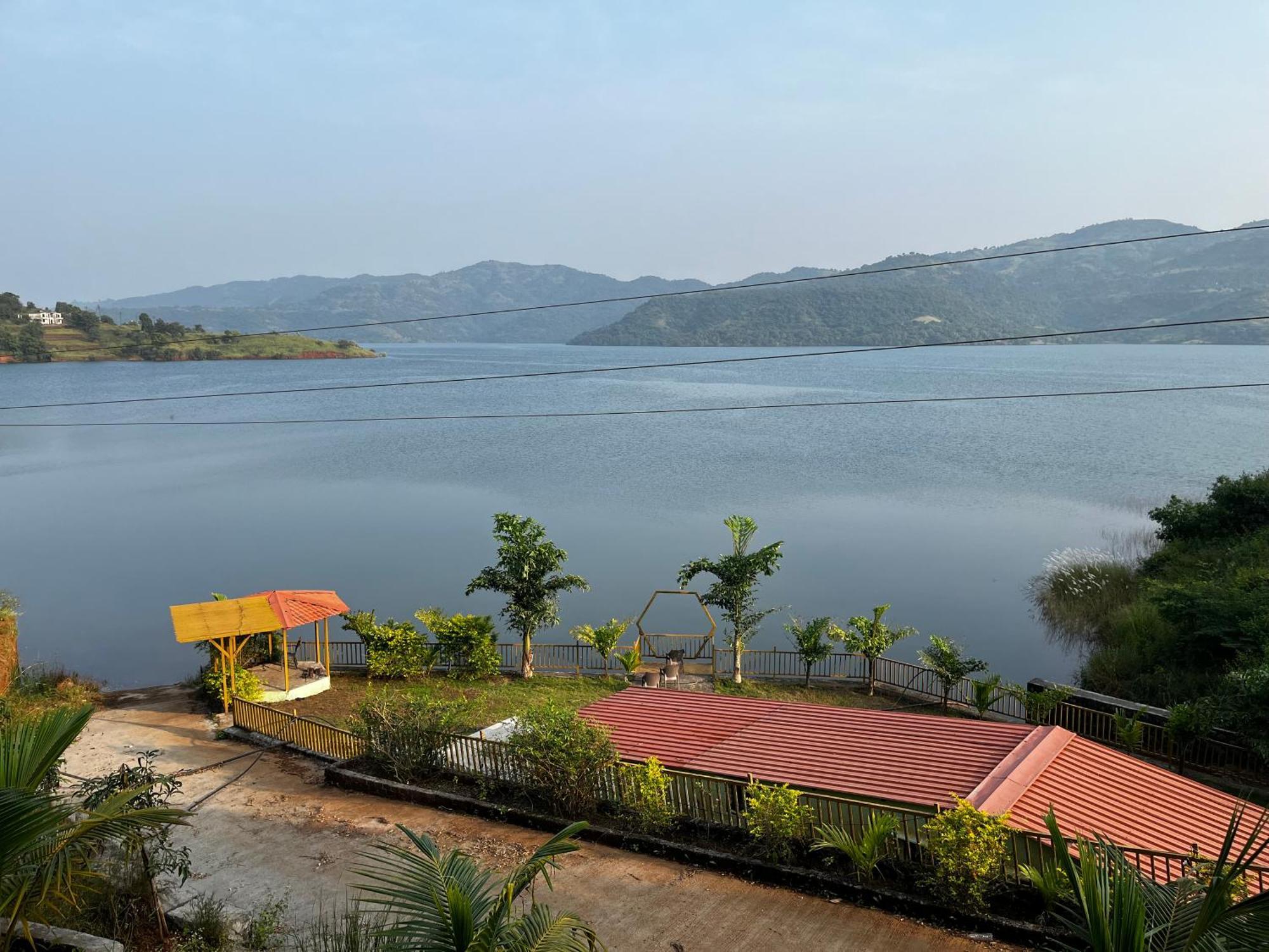 Swiss Lake Resort Lavasa Buitenkant foto