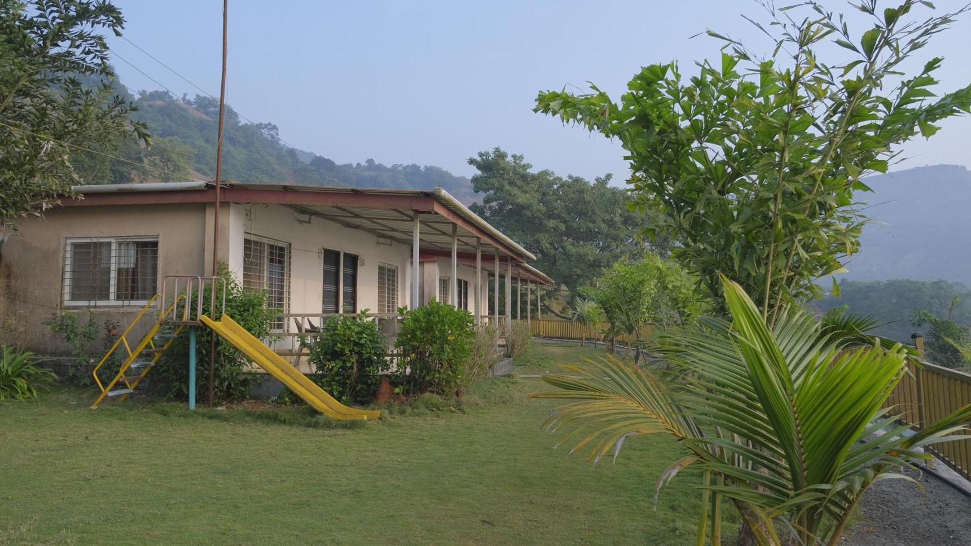Swiss Lake Resort Lavasa Buitenkant foto