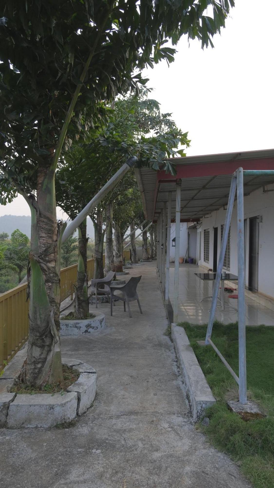 Swiss Lake Resort Lavasa Buitenkant foto